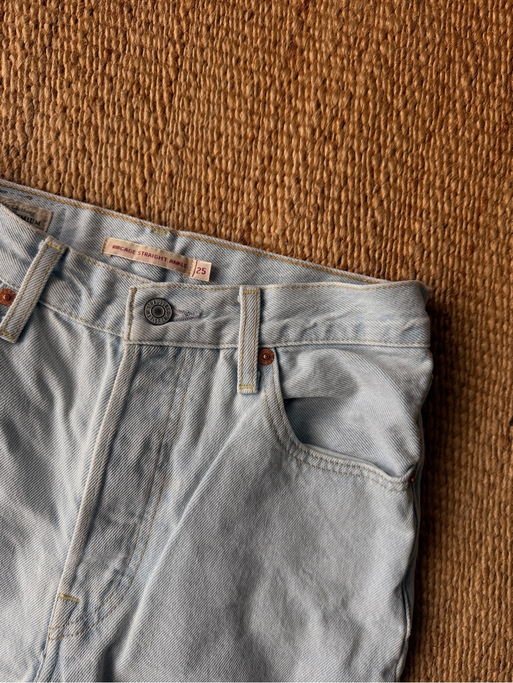 Levi’s Ribecage Straight Ankle with Rips - Picture 2 of 5